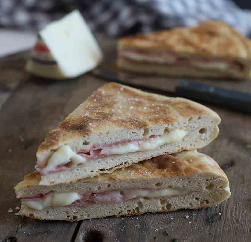 Focaccia-rustica-veloce-in-padella-con-Morbidezza-e-prosciutto-cotto-dx