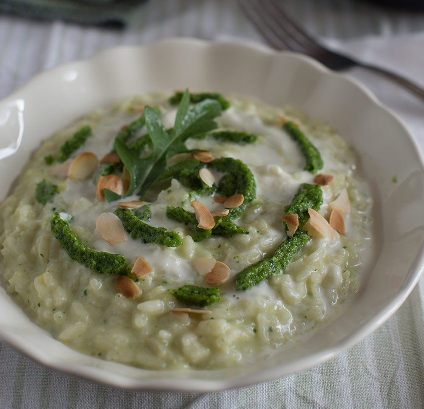 Risotto-al-pesto-di-rucola-con-mandorle-e-crescenza-dx