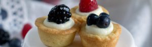 Cestini-con-frutti-di-bosco-prescinsoa-parallasse
