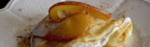 Crepes-con-ricotta-e-mele-caramellate-parallasse