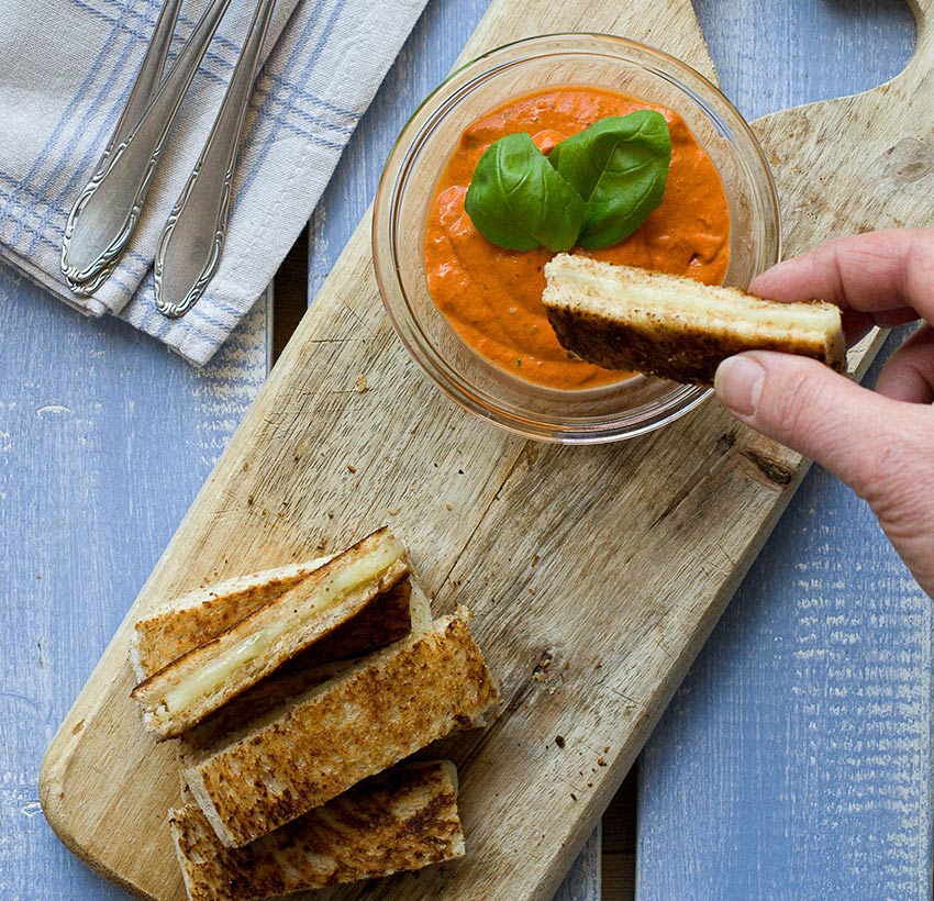 Sandwiches grigliati con Formaggetta e salsa ai peperoni - Caseificio Val d'Aveto