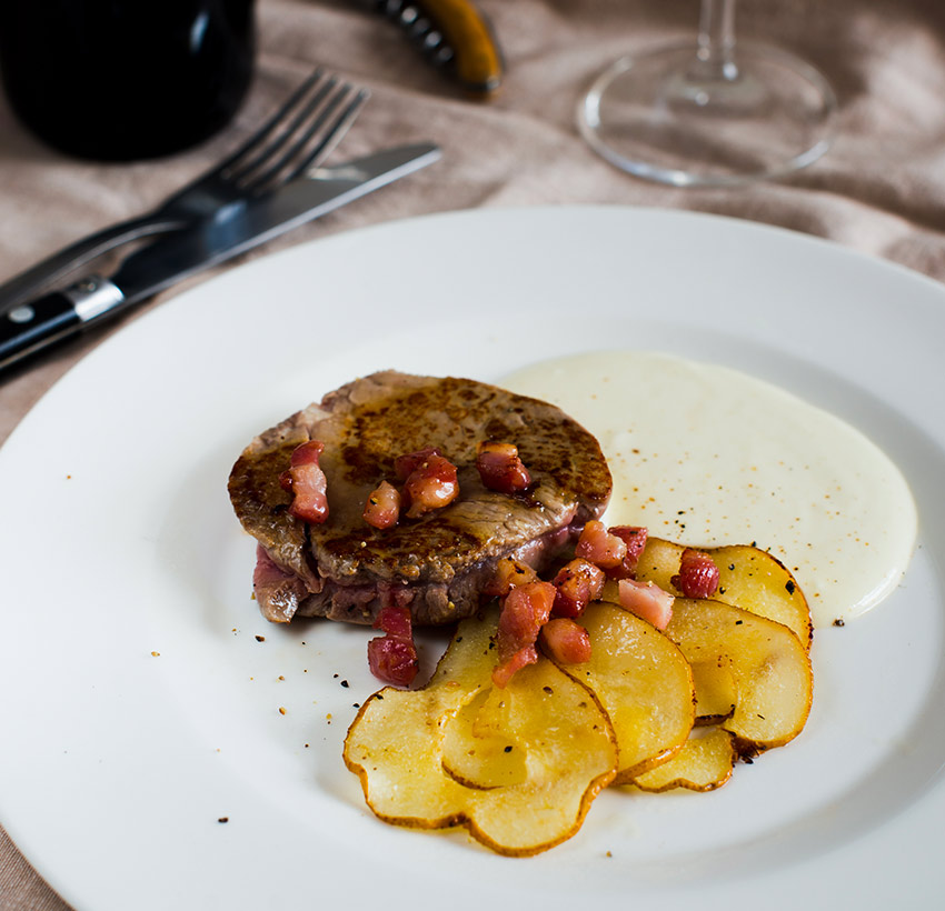 Filetto di manzo con pere e fonduta di San Ste'