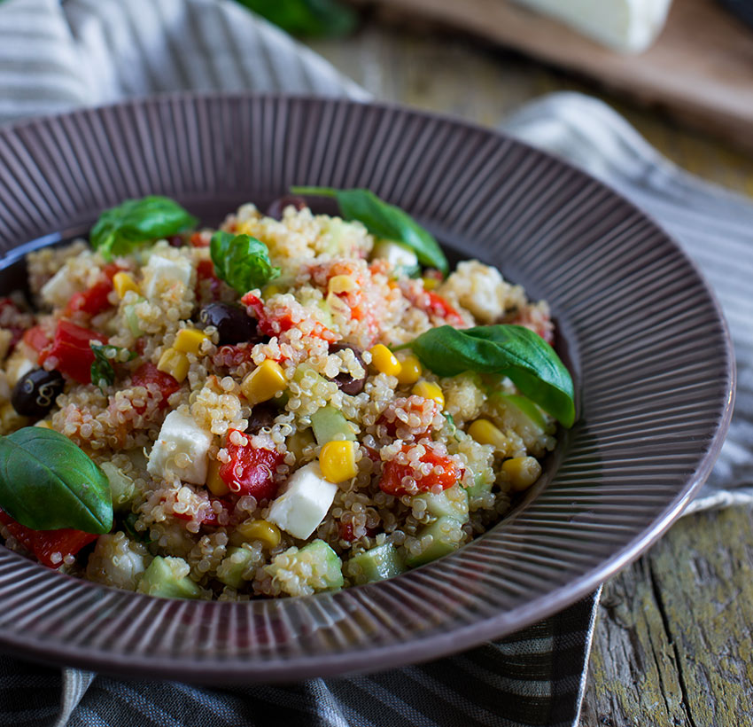 Insalata di quinoa mediterranea