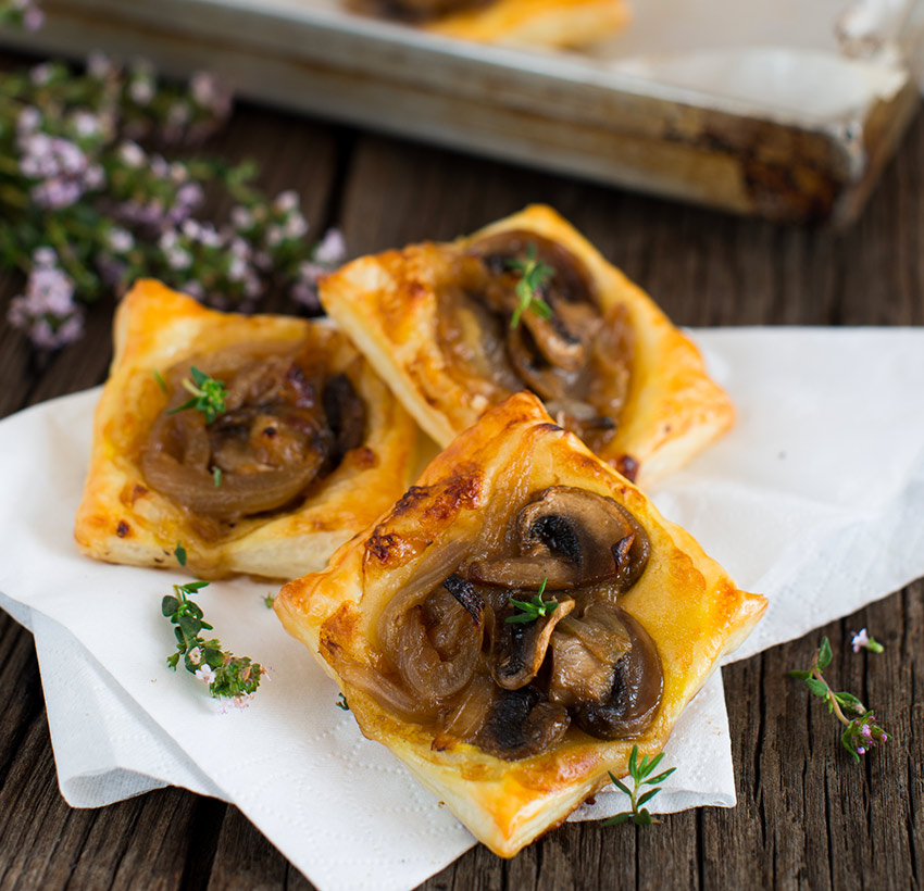 Sfoglie con Formaggetta champignon e cipolle caramellate