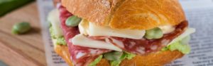 Sandwich con salame, Morbidezza e patè di fave parallasse