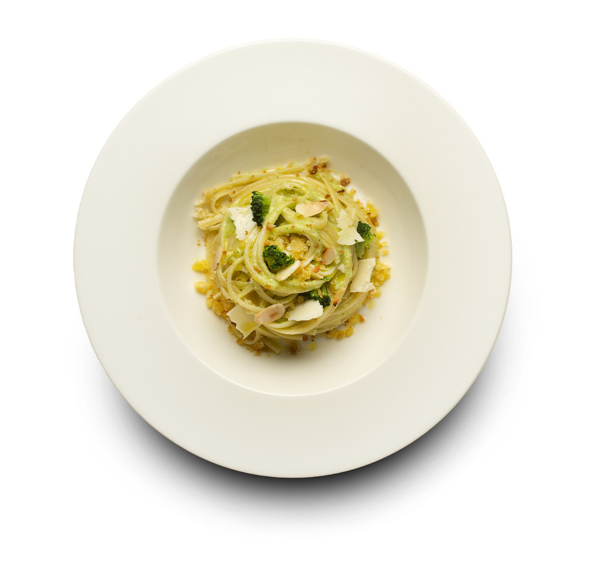 5_LINGUINE-CON-PESTO-DI-BROCCOLI,-SAN-STe-E-MANDORLE-bg