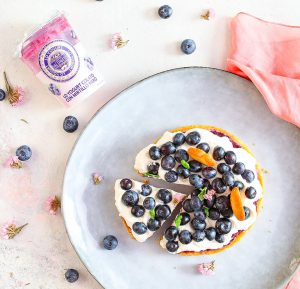 TARTE CON YOGURT AI MIRTILLI