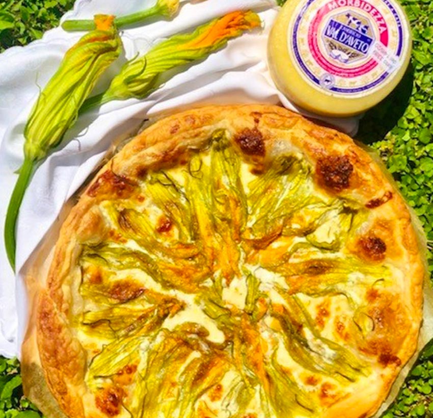 SFOGLIATA DI FORMAGGIO E FIORI DI ZUCCHINA bg