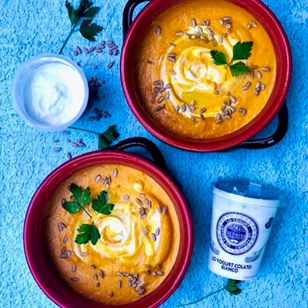 VELLUTATA DI CAROTE YOGURT E CURCUMA sm