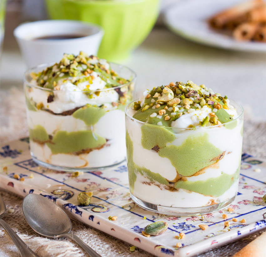 TIRAMISU ALLO YOGURT E PISTACCHIO bg