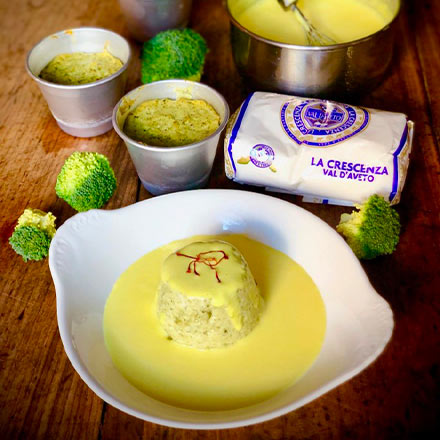 FLAN DI BROCCOLI CON FONDUTA DI CRESCENZA E ZAFFERANO sm