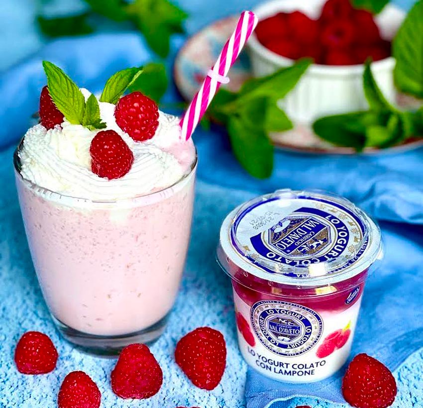 66_MILKSHAKE-CON-YOGURT-AL-LAMPONE-bg