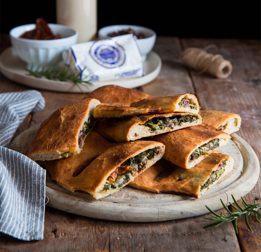 6_FOUGASSE-RIPIENA-DI-CRESCENZA-FRIARIELLI-E-OLIVE-bg