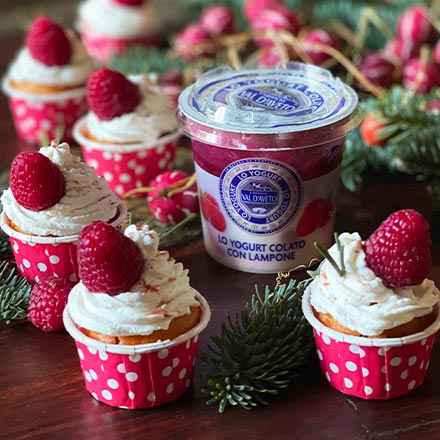 CUPCAKE DI NATALE CON YOGURT AL LAMPONE sm