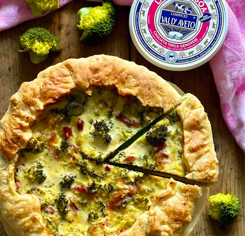 TORTA SALATA CON BROCCOLI SPECK E PRESCINSOA bg