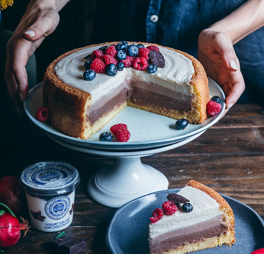 Torta ai tre cioccolati con Yogurt Colato