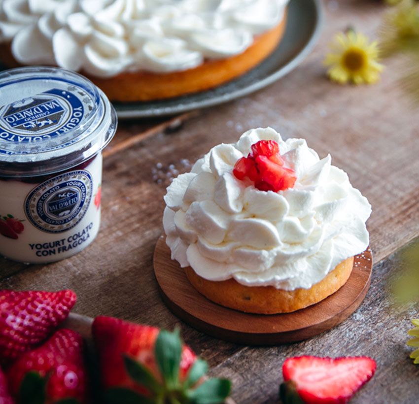 Tarte “Flamenco” con Yogurt Colato con Fragole & Panna