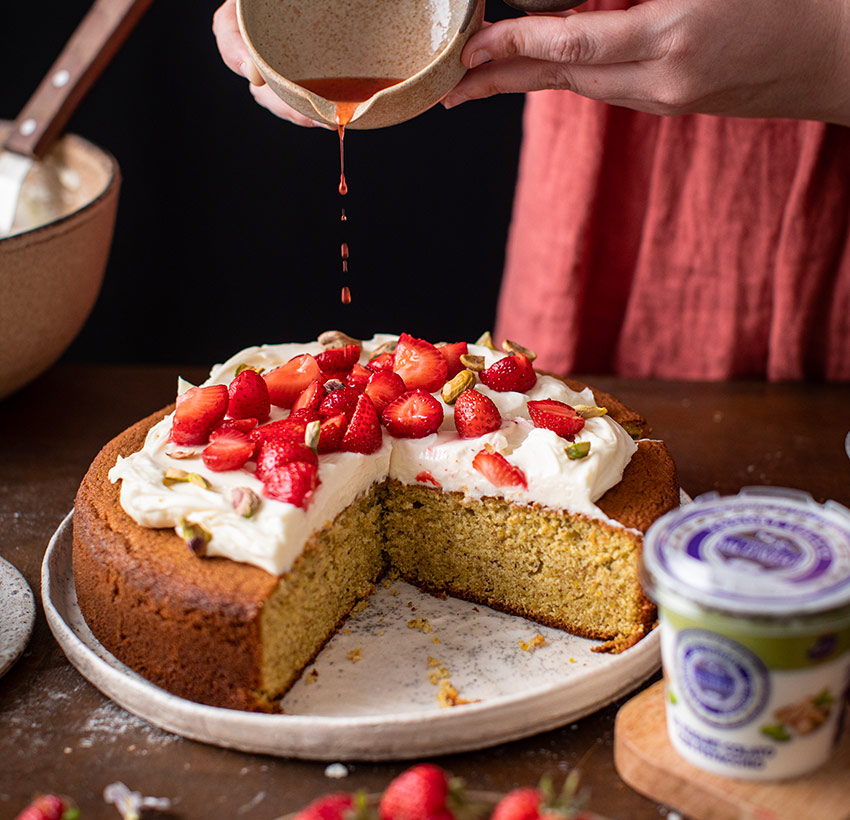 Pound cake con yogurt colato con pistacchio