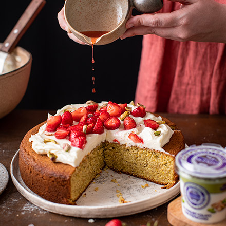 Pound cake con yogurt colato con pistacchio