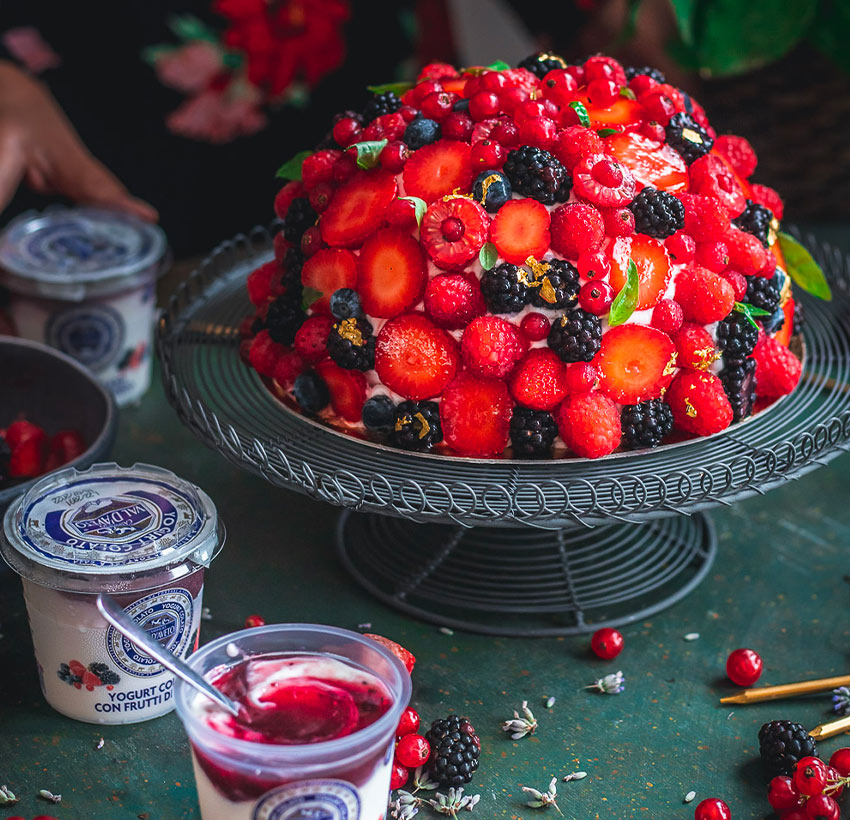 Frolla Bretone con cupola alla mousse di Yogurt Colato con frutti di bosco