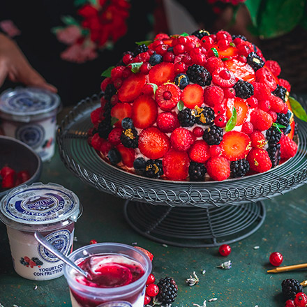 Frolla Bretone con cupola alla mousse di Yogurt Colato con frutti di bosco