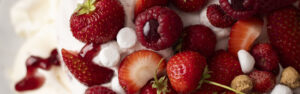 Torta Pavlova con frutti rossi parallasse