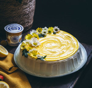 torta pan di Spagna con crema allo Yogurt, Fragole e Lemon Curd