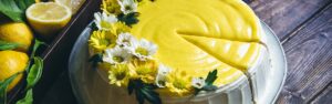 torta pan di Spagna con crema allo Yogurt, Fragole e Lemon Curd
