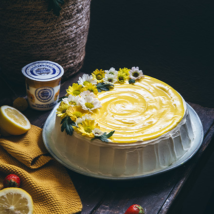 torta pan di Spagna con crema allo Yogurt, Fragole e Lemon Curd